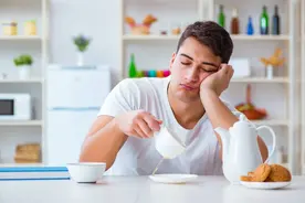 吃完饭就犯困，是真累还是「病困」？“元凶”可能是这2种病图片