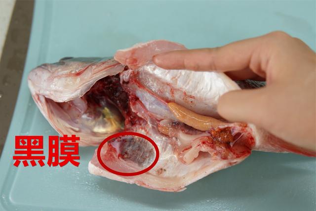 给鱼去腥，抽“鱼腥线”是不对的，记住处理4个真正腥味大的地方