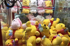 抓娃娃有哪些技巧是比较容易抓到娃娃的图片