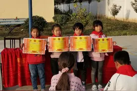 从小学一年级到高三家长一路的陪伴图片