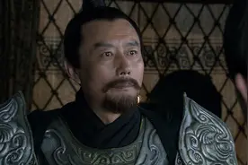 公孙瓒临死前给刘备两个暗示，刘备沉默无语，到死也不重用赵云图片