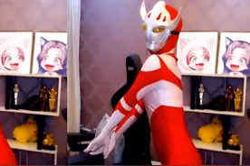 漫展让人大开眼界，真空COS还好，不穿衣的coser就厉害了图片