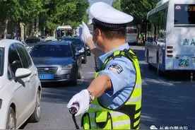 今日，你我并肩作战，奔赴“战场”丨护航高考 交警同行图片