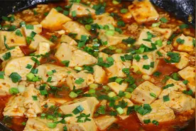 四川厨师分享肉末豆腐的做法，下酒又下饭家常味浓郁，做法特简单视频封面