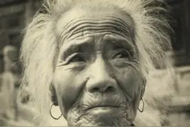 儿子参军后"牺牲"母亲伤心欲绝，17年后警卫员上门：司令接您入京图片