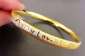 金手镯带左手还是右手 金手镯这样戴才正确图片