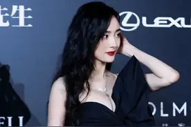 女星生图比美：杨幂蝴蝶结好大引围观，田朴珺低胸裙被踩险走光图片