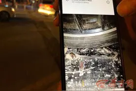 糟心！西安一代驾经过太乙路时遇到坑，客人的百万豪车俩前轮全爆了图片