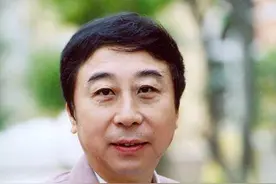 冯巩与他的天津十杰母亲：生命劫难来临相依偎图片