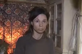 俄罗斯母亲嗜猫如命，将女儿囚禁26年当猫养，强迫她吃猫粮和老鼠图片