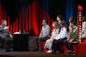 《闪耀东方》张维为与青年学子互动：中国崛起势不可挡 年轻一代要更加自信图片