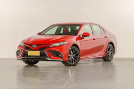 一公里低至3毛钱，3套动力可选，安全系数还挺高，实拍全新凯美瑞图片