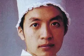 顾城：21岁写诗成名，要求过一夫二妻的生活，37岁以斧杀妻后自缢图片
