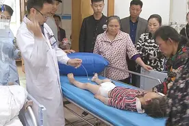 又一个孩子被送医抢救！这些低俗逗娃的行为，家长们别再做了图片