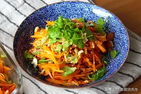 2根胡萝卜，1根黄瓜，不炒也不蒸，这样简单一拌，给肉也不换图片