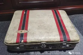 父亲的旧皮箱里，多了几枚我的军功章图片