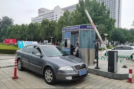 点赞！潍坊城区各大医院停车新景象：离场不用排队 直接抬杆放行图片