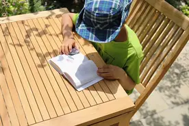 风吹日晒下，花园里能摆放哪些材质的桌椅？图片