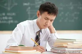 高中时，我曾经有个男同桌，我叫他哥，青春时期的小暧昧图片