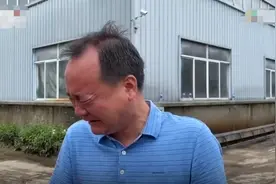 歙县茶企3000吨茶叶受潮老板痛哭：志愿者和武警帮忙清淤图片