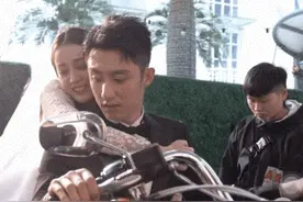 郭美美发照曝，迪丽热巴与黄景瑜关系不一般，两人举止亲密图片