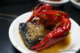 香辣小龙虾全新做法，搭配长沙臭豆腐，一学就会，两两搭配，过瘾图片