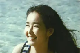 永远的“真由美”！71岁中野良子的装扮，照着搭，优雅又气质图片