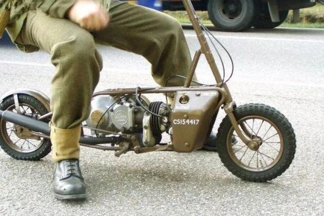 本是为特种兵研发的小摩托却成为伞兵的最爱，重量只有32KG