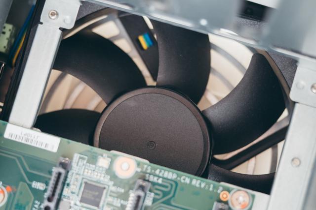 买了威联通NAS不会用？小白看完这篇就明白