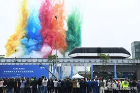 重庆：全球首条无人驾驶“云巴”示范线在渝开通图片