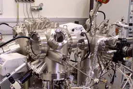 显微镜将物体放大数百万倍，为什么物体成像不会模糊、失真？图片