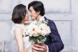 异性相处，怎么才能看透男人的内心真实想法？图片