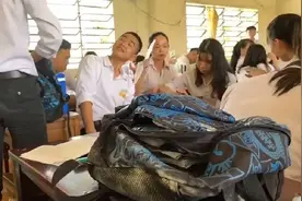 教室里后排的学生，都是最享受生活的图片