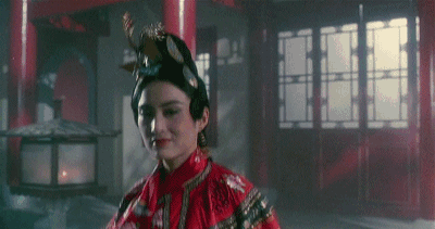 她参演了5部《逃学威龙》，戏份却越来越少，从女主逐渐演成女配