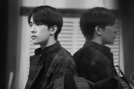 易烊千玺的日常随性穿搭，个性又帅气图片