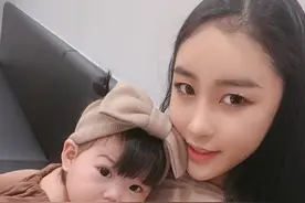 韩国宝妈产后疯狂健身！练出麒麟臂，姑娘：看谁敢欺负我图片