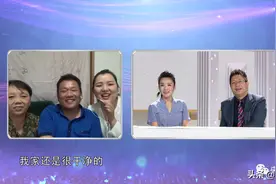 50岁不幸高位截瘫后，他收养女儿，与“袖珍妻子”组建家庭，开启人生高能反转图片