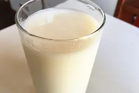 调查发现：牛奶不能每天喝，会增加乳腺癌发病率？牛奶还能喝吗？图片