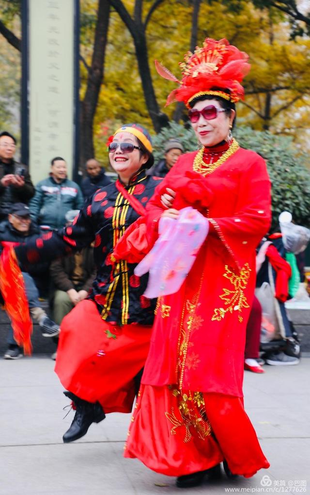 高手在民间，演出自娱自乐，洛阳周王城广场民间曲艺乐园