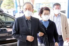 韩国前总统李明博入狱后的生活：住13平米单间，喝豆腐汤图片