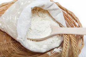 高筋面粉和低筋面粉有啥区别？做面食不要乱用，用途差别大图片