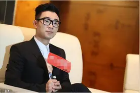 大鹏曾坦言：不红时被某歌手羞辱，当场起身走人，我记仇一辈子图片