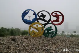 处暑时节，丹江口右岸沙石公园微雨蒙蒙图片