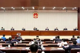 【聚焦人代会】四川省十三届人大三次会议主席团举行第三次会议图片