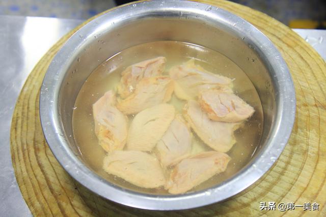 厨师长教你在家做鸡翅，步骤比例全在这，简单健康比卖的还好吃