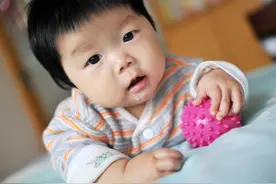 聪明宝宝有4个表现，多触摸3个“智力部位”，后天提高宝宝智力图片