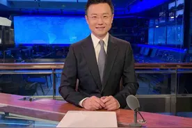 央视“名嘴”刚强，娶二婚北京卫视一姐春妮，丁克17年喜得爱子图片