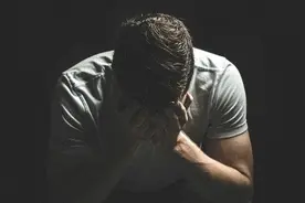 40岁男肛门流血以为是长痔疮　就医竟确诊拳头大菜花图片