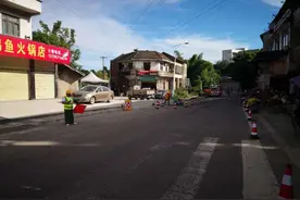 【路况提示】321国道雁江迎接至与雁江区与资中县交界处道路损坏严重正在进行维修图片