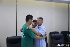 《失孤》原型父子相认！郭刚堂发千斤糖，称会把孩子养父母当亲戚图片